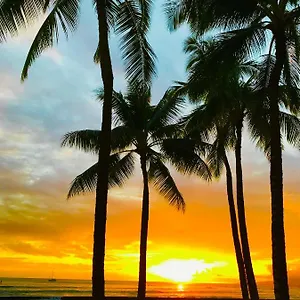 Waikiki 2 Bedrooms, 1 Bath, Free Parking, Sleep 6 Apartment