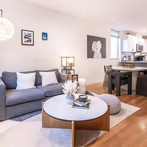 Holiday home Ballard's Pet-friendly Mid Century + Rooftop Deck United States